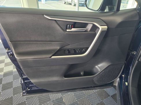 Used 2025 Toyota RAV4 XLE image 19