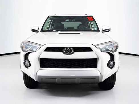 Used 2018 Toyota 4Runner TRD Off-Road Premium AWD/4WD image 6