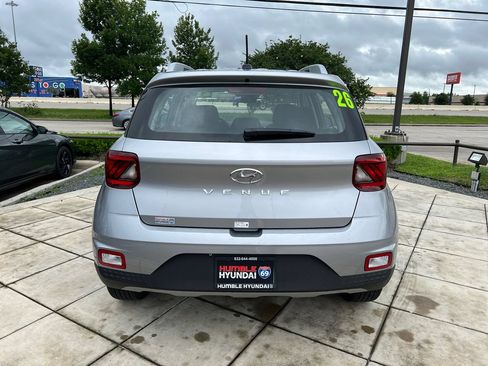 Used 2026 Hyundai Venue SEL FWD image 12
