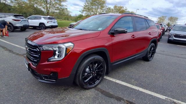 Certified 2023 GMC Terrain SLE w/ Driver Convenience Package AWD/4WD image 4