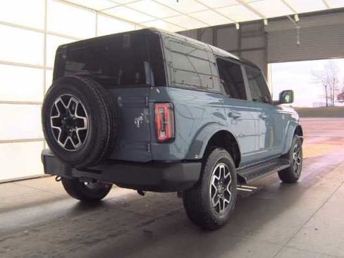 Used 2025 Ford Bronco Outer Banks image 3