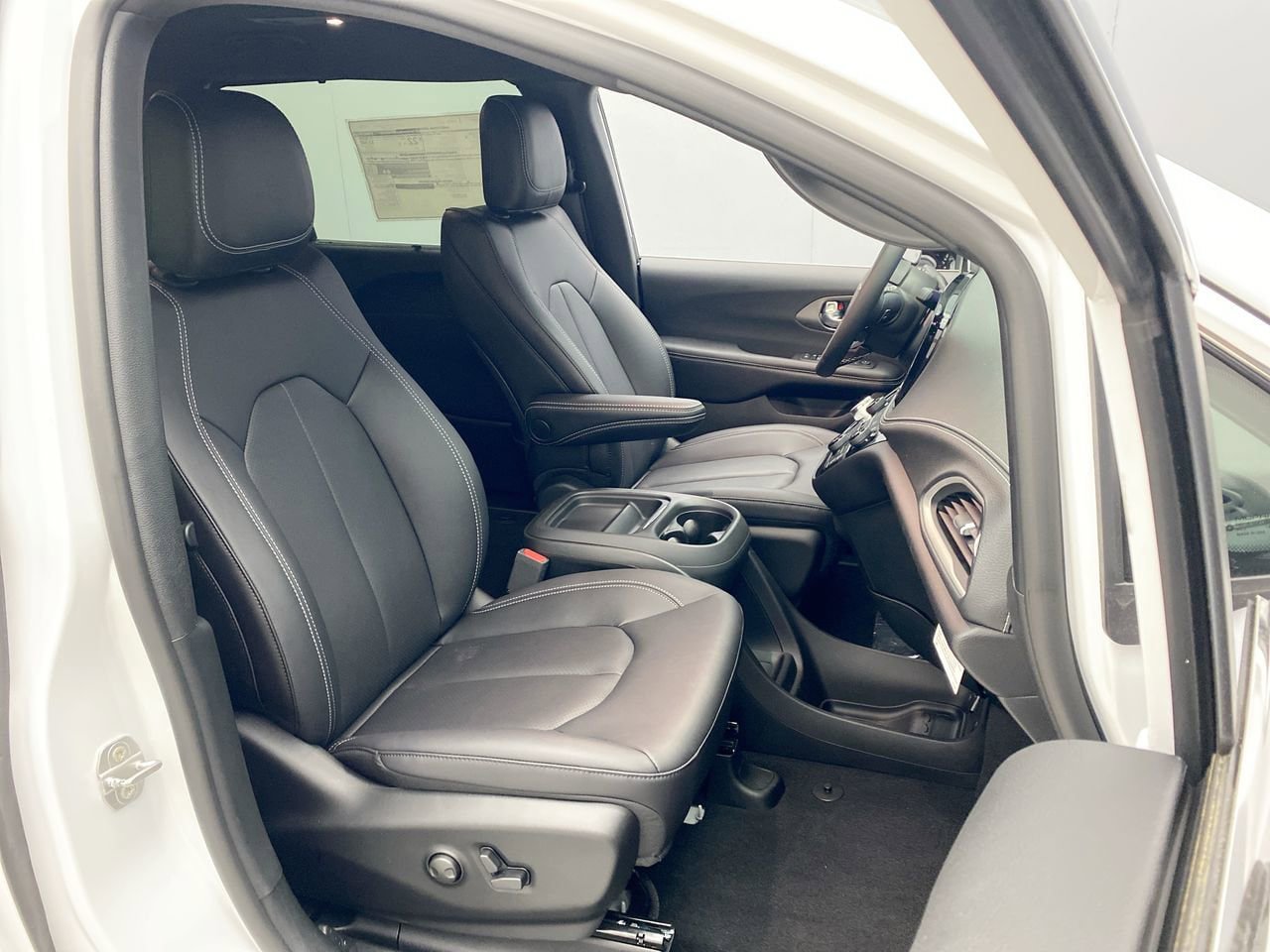 New 2027 Chrysler Pacifica Select w/ Family Tech Group FWD image 21