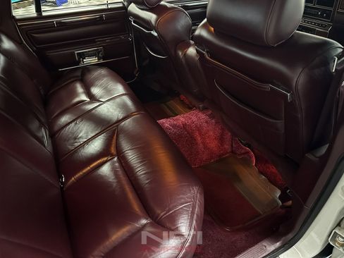 Used 1988 Lincoln Town Car Signature image 37
