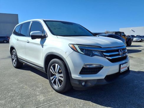 Certified 2017 Honda Pilot EX image 2