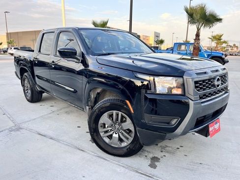 Used 2025 Nissan Frontier SV image 1