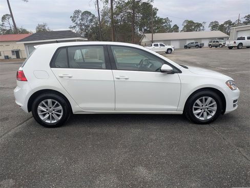 Used 2017 Volkswagen Golf S image 9