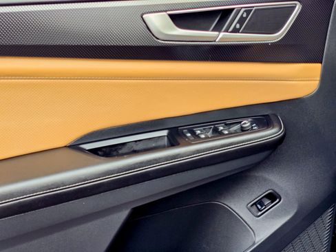 Used 2024 Volkswagen Atlas Cross Sport SEL R-Line image 32