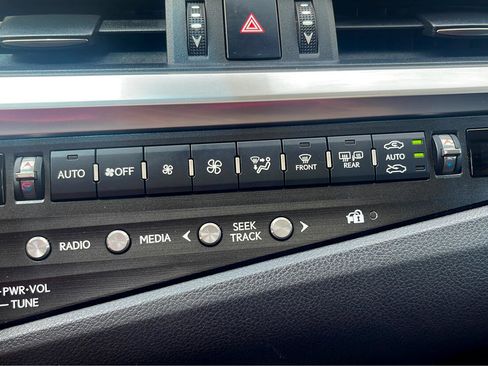 Used 2019 Lexus ES 350 w/ Luxury Package image 21