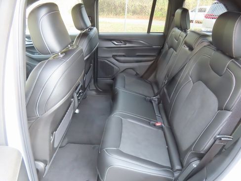 New 2025 Jeep Grand Cherokee Altitude image 22