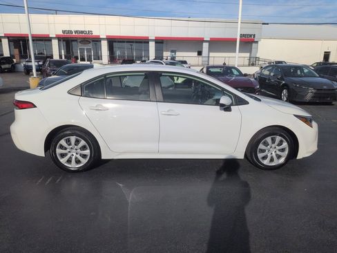 Used 2022 Toyota Corolla LE FWD image 6