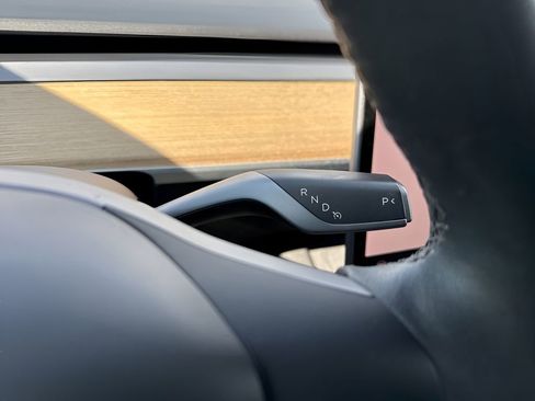 Used 2023 Tesla Model Y Long Range image 18