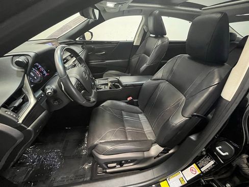 Used 2019 Lexus ES 350 Ultra Luxury w/ Accessory Package 2 FWD image 13
