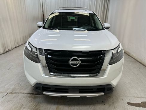 New 2025 Nissan Pathfinder Platinum image 8
