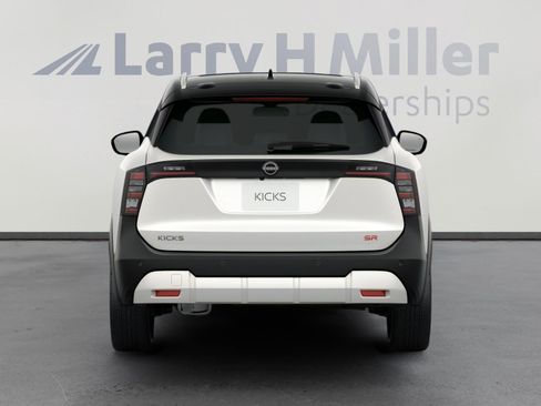 New 2026 Nissan Kicks SR w/ SR Premium Package FWD image 6