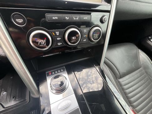 Used 2018 Land Rover Discovery HSE image 17