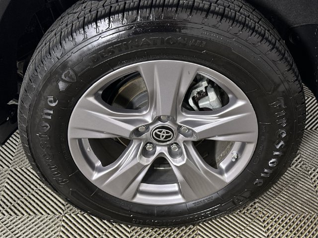 Used 2024 Toyota RAV4 LE AWD/4WD image 34