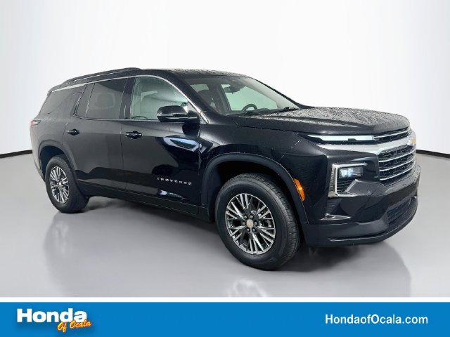 Used 2025 Chevrolet Traverse LT FWD image 1
