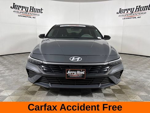 Used 2025 Hyundai Elantra Sport FWD image 3
