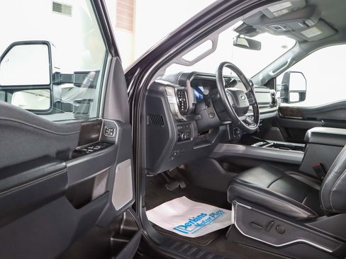 Used 2023 Ford F250 Lariat w/ Sport Appearance Package image 3