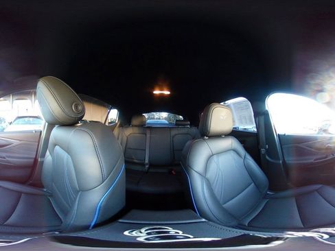 Used 2025 Buick Envista Sport Touring image 42