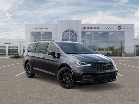 New 2025 Chrysler Pacifica Limited w/ Trailer Tow Group image 5