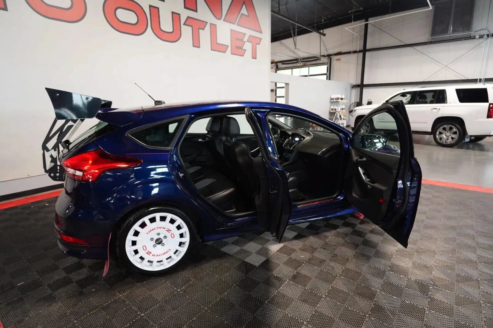 Used 2017 Ford Focus ST w/ Equipment Group 401A FWD image 42