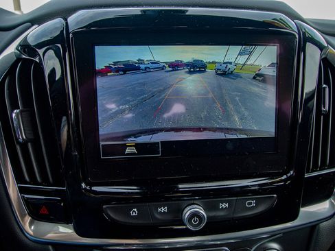 Used 2023 Chevrolet Traverse LT image 17