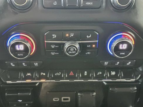 Used 2022 Chevrolet Silverado 1500 High Country w/ Technology Package AWD/4WD image 18