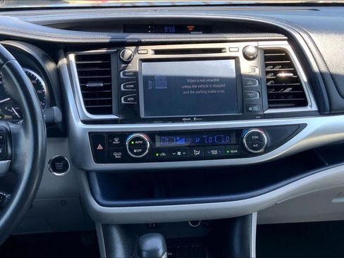 Used 2015 Toyota Highlander XLE FWD image 6