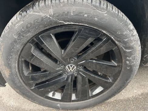 Used 2023 Volkswagen Atlas Cross Sport SE w/ Black Wheel Package image 8