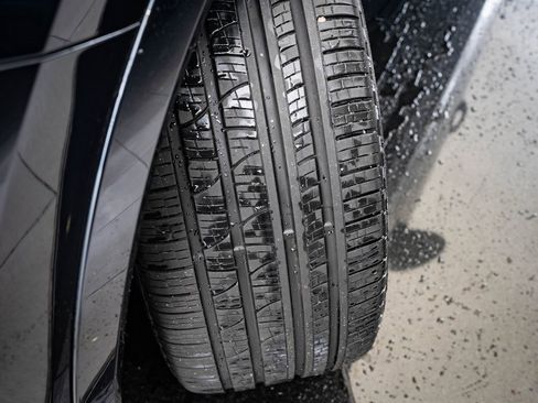 Used 2023 Porsche Cayenne Platinum Edition image 36