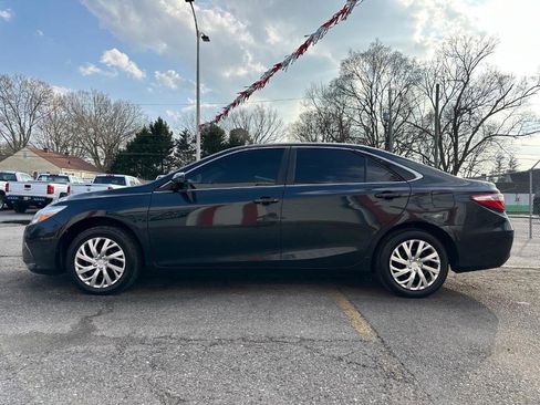 Used 2017 Toyota Camry LE image 6
