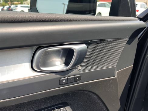 Certified 2025 Volvo XC40 B5 Core image 9