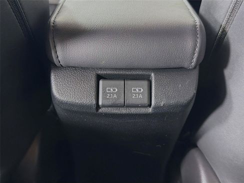 Used 2022 Toyota Prius AWD image 28