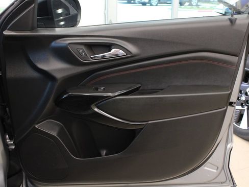 Used 2024 Chevrolet Trax RS w/ Sunroof Package FWD image 13
