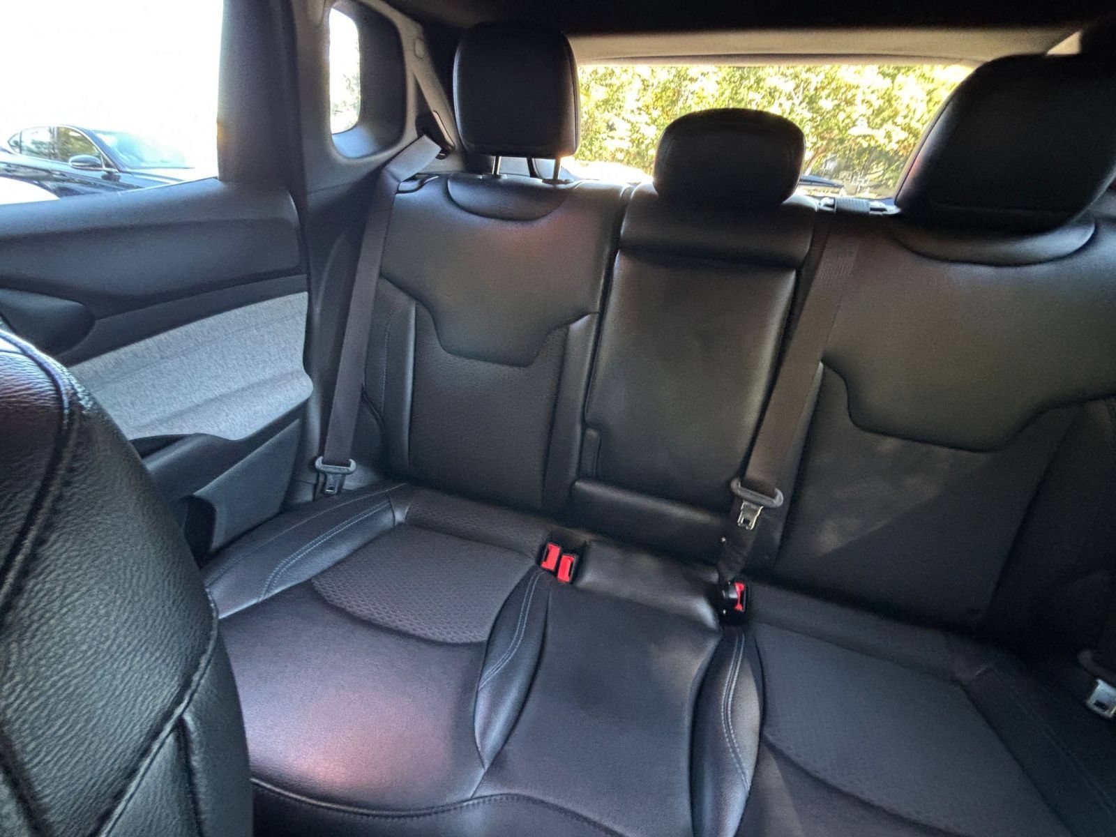Used 2025 Jeep Compass Latitude AWD/4WD image 40
