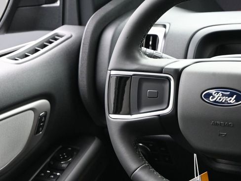 New 2025 Ford Expedition Active image 27