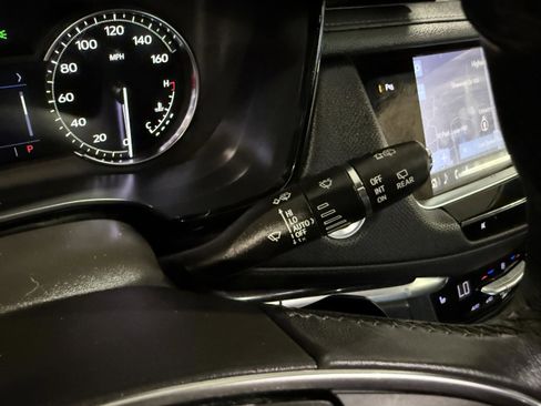 Used 2024 Cadillac XT5 Premium Luxury image 19