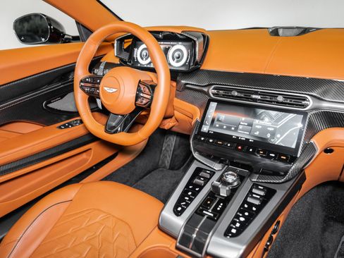 Used 2025 Aston Martin Vanquish image 18