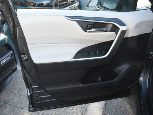 New 2025 Toyota RAV4 XLE image 5