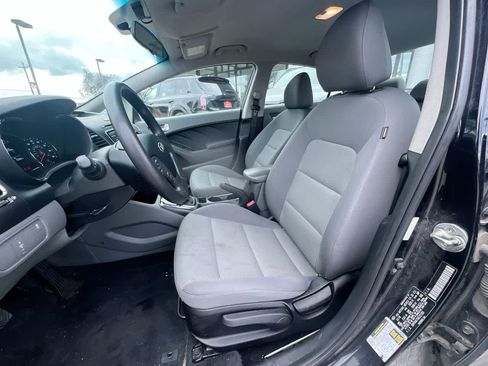 Used 2018 Kia Forte LX image 12