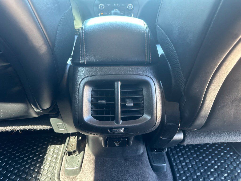 Used 2018 Jeep Cherokee Latitude Plus w/ Cold Weather Group AWD/4WD image 28