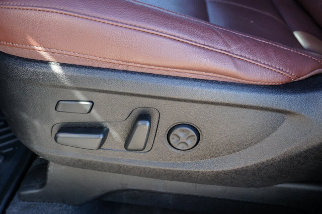 Used 2024 Kia Telluride SX w/ Towing Package FWD image 16