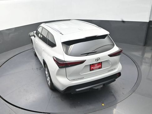 Certified 2025 Toyota Highlander Limited AWD/4WD image 28