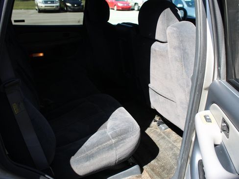 Used 2002 Chevrolet Tahoe LS w/ Traction Pkg image 12