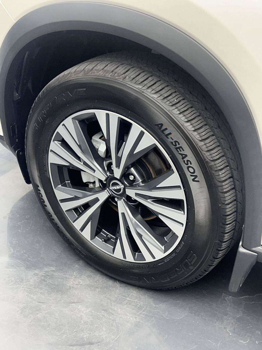 Used 2023 Nissan Rogue SV w/ SV Premium B Package FWD image 11