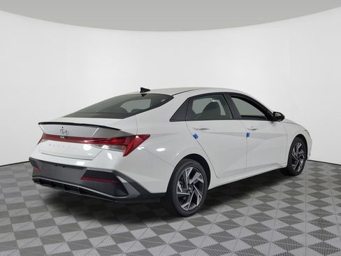 New 2025 Hyundai Elantra SEL image 3