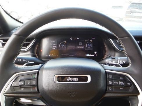 Used 2023 Jeep Grand Cherokee Altitude AWD/4WD image 31
