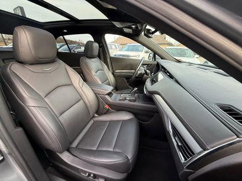 Used 2023 Cadillac XT4 Premium Luxury w/ LPO, ONYX Package image 16