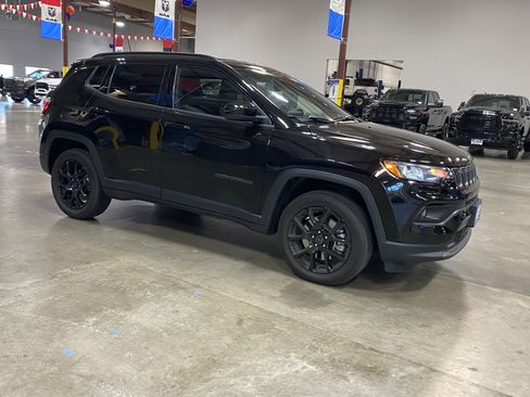 Certified 2026 Jeep Compass Latitude AWD/4WD image 7